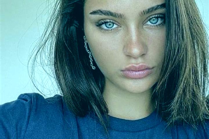 Aurora, 25, a brunette dark-eyed slavic companion based in Tiangua. Offering Roleplay, BDSM, GFE. Available for incall and outcall, day and evening dates.