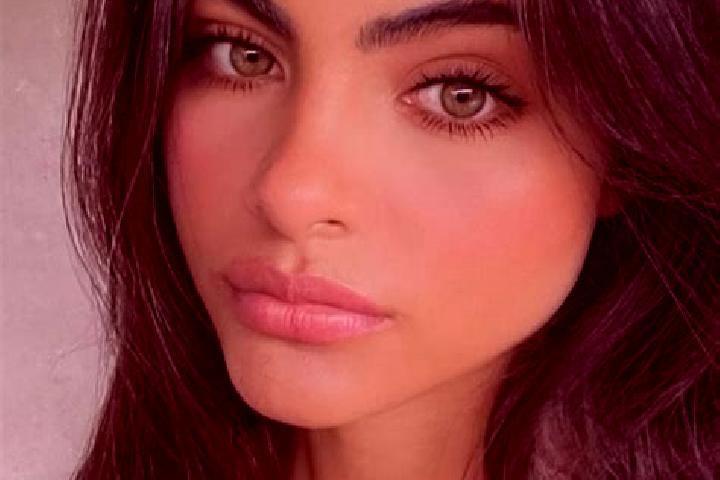 Aurora, 25, a brunette green-eyed indian companion based in Sumida. Offering GFE, Domination, Massage, CIM. Available for incall and outcall, overnight booki...