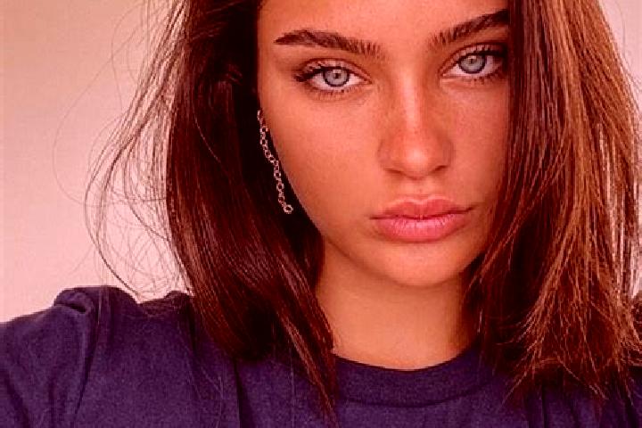 Aurora, 26, a brunette dark-eyed mediterranean companion based in Gasuba. Offering Party Girl, Overnight, Duos, Travel Companion. Available for incall and ou...