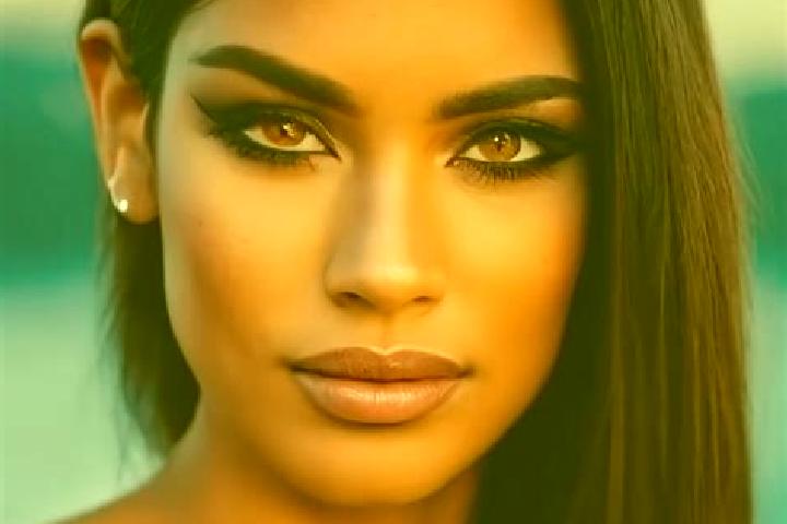 Aurora, 26, a chestnut amber-eyed latina companion based in Lima. Offering Striptease, Massage, Deep French Kissing. Available for incall and outcall, day an...