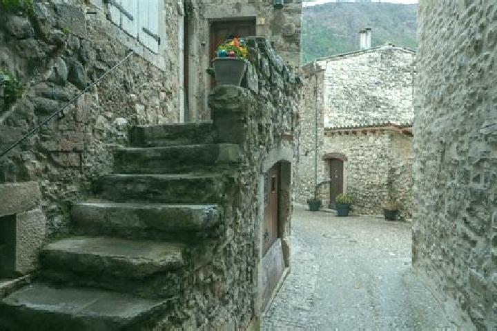 Aurora, 26 — Escort in Luc-en-Diois, France
