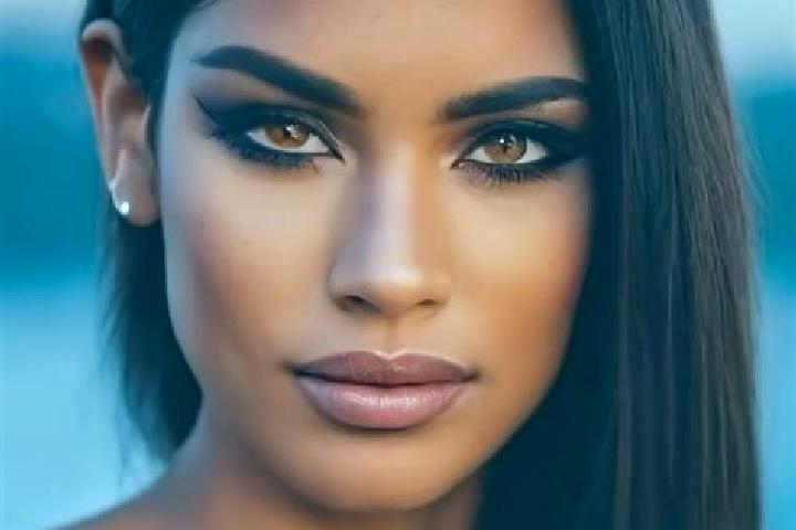 Aurora, 27, a black green-eyed latina companion based in Ru-ye Sang. Offering Overnight, CIM, Roleplay. Available for incall and outcall, day and evening dates.