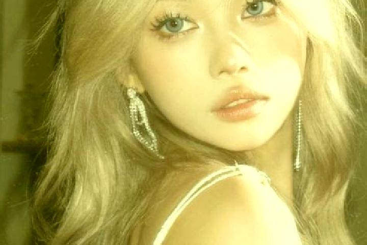 Aurora, 28, a blonde grey-eyed asian companion based in Strel na. Offering Tantra, Couples, Party Girl. Available for incall and outcall, overnight bookings ...