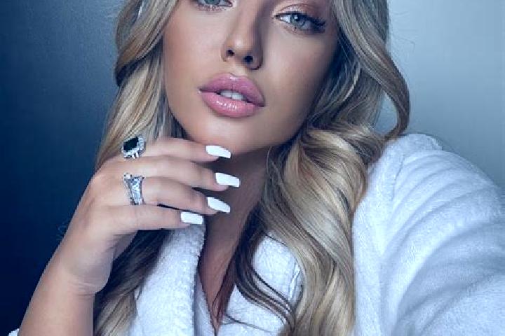Aurora, 28, a dark blonde dark-eyed latina companion based in Eindhout. Offering Deep French Kissing, Party Girl, Overnight, GFE, BDSM. Available for incall ...