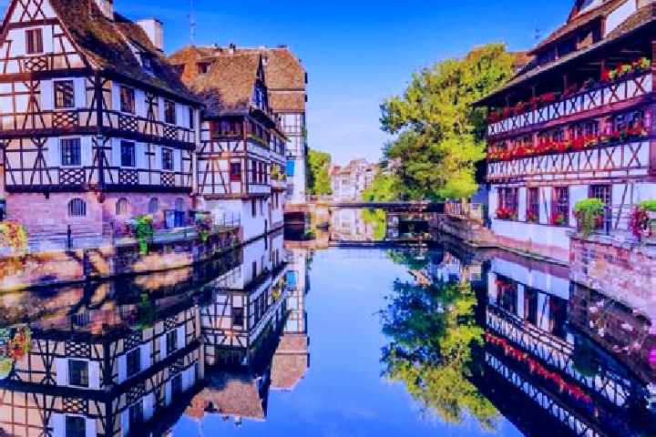 Aurora, 28 — Escort in Mespaul, France