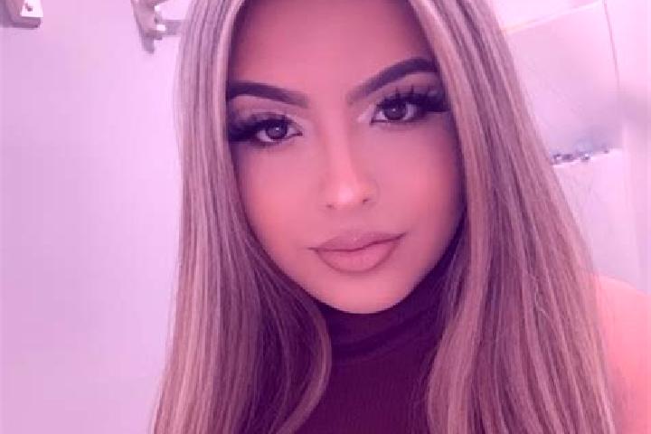 Aurora, 29, a blonde brown-eyed latina companion based in Valliera. Offering A-Level, 69, Fetish, BDSM. Available for incall and outcall, day and evening dates.
