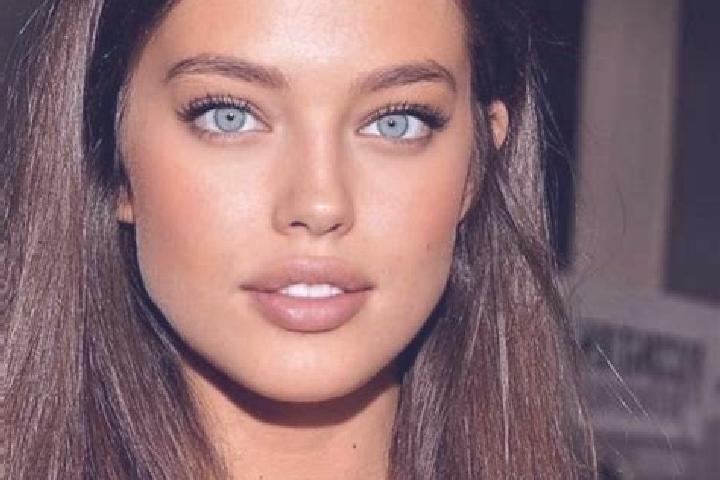 Aurora, 29, a chestnut blue-eyed mediterranean companion based in La Granadilla. Offering Striptease, Prostate Massage, CIM, Party Girl, Deep French Kissing....