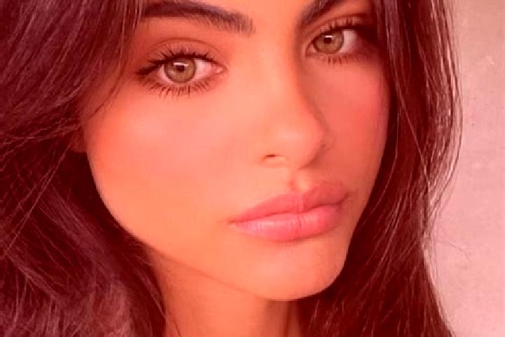 Aurora, 30, a red dark-eyed indian companion based in Fujairah. Offering Striptease, Domination, 69. Available for incall and outcall, day and evening dates.