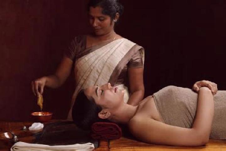 Aurora, 30 — Escort in Madayi, India