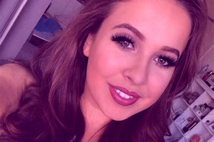 Aurora, 31, a brunette dark-eyed slavic companion based in Rantrum. Offering 69, CIM, Striptease. Available for incall and outcall, day and evening dates.