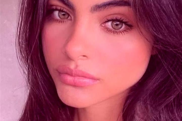 Aurora, 31, a brunette green-eyed european companion based in Bouglon. Offering Massage, BDSM, Erotic Massage, Domination, GFE. Available for incall and outc...