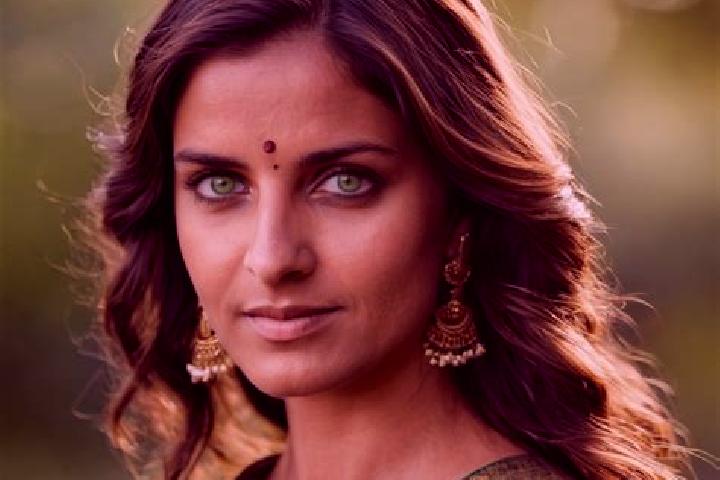 Aurora, 31, a brunette green-eyed indian companion based in Mechyslavka. Offering GFE, BDSM, Party Girl. Available for incall and outcall, overnight bookings...