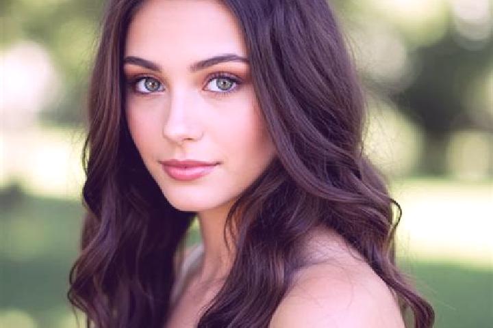 Aurora, 31, a brunette hazel-eyed caucasian companion based in Vamo. Offering Girlfriend Experience, 69, Tantra. Available for incall and outcall, overnight ...