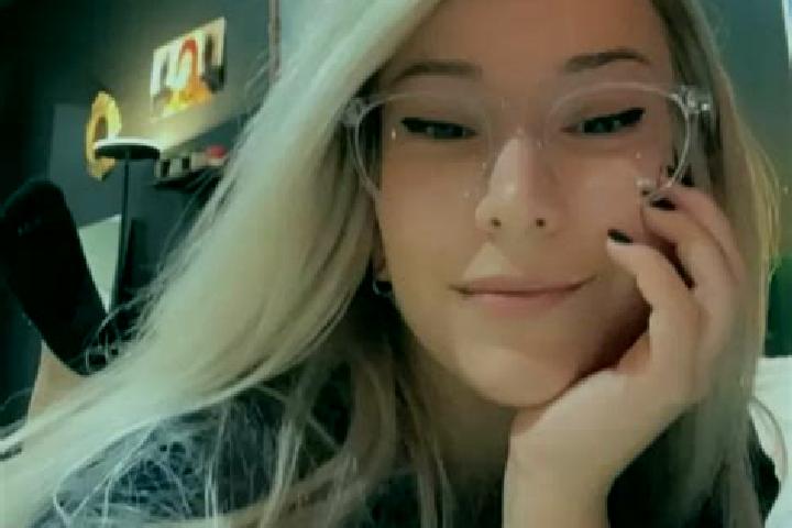 Aurora, 33, a blonde amber-eyed mixed companion based in Mannanchori. Offering Prostate Massage, Deep French Kissing, Tantra. Available for incall and outcal...