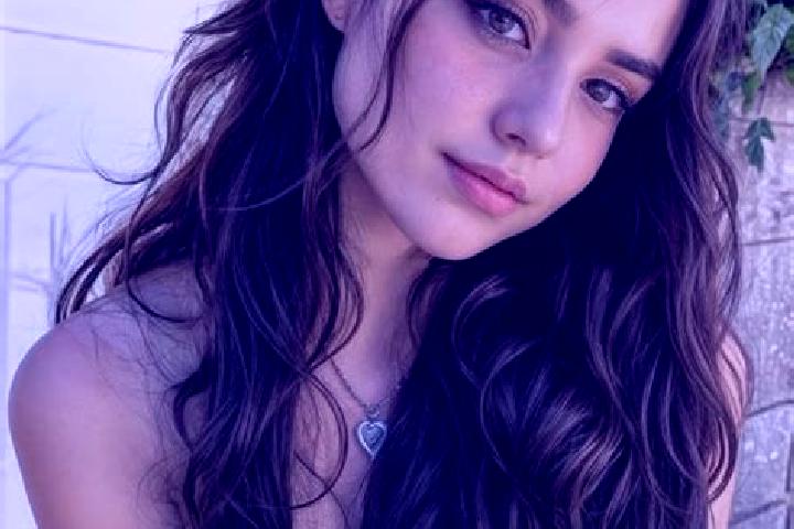 Aurora, 33, a red hazel-eyed middle eastern companion based in Coquille. Offering Dinner Date, Party Girl, Couples, Girlfriend Experience. Available for inca...