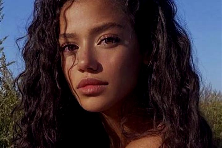 Aurora, 34, a black grey-eyed latina companion based in Oirlo. Offering Couples, Travel Companion, Party Girl. Available for incall and outcall, day and even...