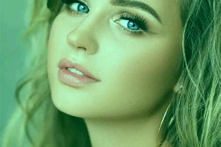 Aurora, 34, a dark blonde blue-eyed mediterranean companion based in Babayi. Offering Overnight, GFE, Couples, Striptease, Tantra. Available for incall and o...
