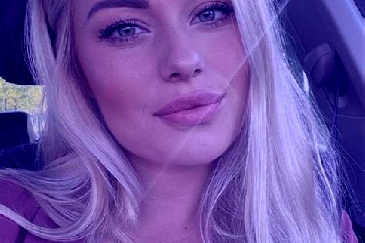 Aurora, 35, a blonde hazel-eyed middle eastern companion based in Den Dolder. Offering Travel Companion, Domination, 69, A-Level. Available for incall and ou...