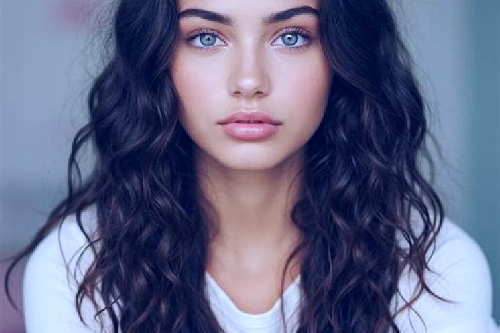 Aurora, 35, a chestnut hazel-eyed mediterranean companion based in Samur. Offering Deep French Kissing, Girlfriend Experience, Overnight. Available for incal...