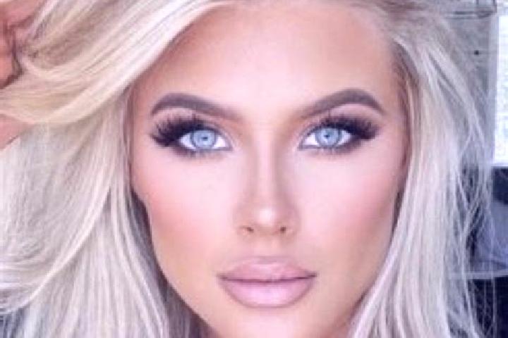 Aurora, 35, a platinum blonde hazel-eyed european companion based in Gueyede. Offering OWO, Party Girl, Roleplay, Overnight, Couples. Available for incall an...