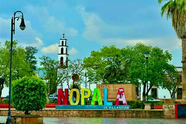 Aurora, 35 — Escort in San Ignacio Nopala, Mexico