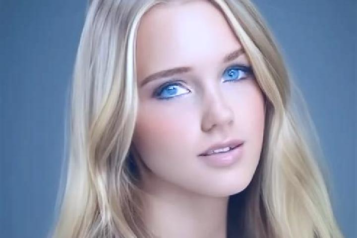 Aurora, 36, a blonde amber-eyed slavic companion based in Changzhug. Offering Massage, BDSM, Roleplay. Available for incall and outcall, day and evening dates.