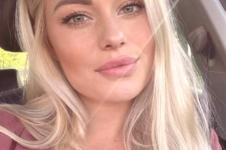 Aurora, 36, a blonde hazel-eyed caucasian companion based in Malvern. Offering Travel Companion, Duos, Overnight, Party Girl, Striptease. Available for incal...