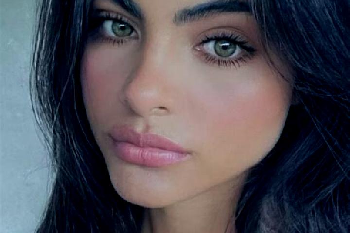 Aurora, 36, a red dark-eyed european companion based in Castelo de Paiva. Offering Duos, Deep French Kissing, Prostate Massage. Available for incall and outc...