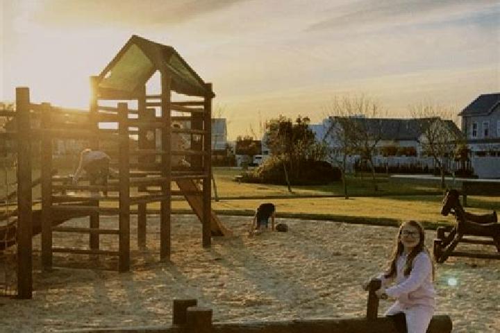 Aurora, 36 — Escort in June Park, United States