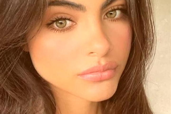 Aurora, 38, a brunette green-eyed caucasian companion based in Trembes. Offering Deep French Kissing, Erotic Massage, A-Level, Striptease. Available for inca...
