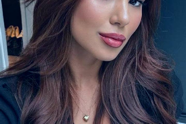 Aurora, 38, a chestnut brown-eyed latina companion based in Kopaci. Offering Duos, Erotic Massage, Dinner Date, BDSM. Available for incall and outcall, day a...