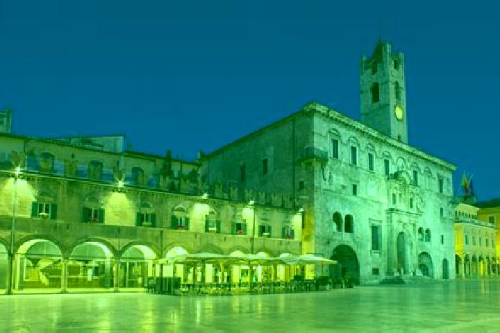 Ava, 20 — Escort in Montemonaco, Italy
