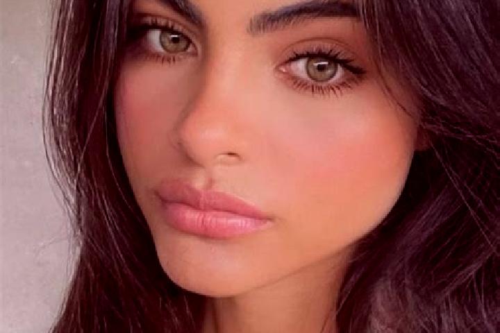 Ava, 23, a auburn dark-eyed caucasian companion based in Clifton Heights. Offering GFE, Duos, Massage. Available for incall and outcall, day and evening dates.