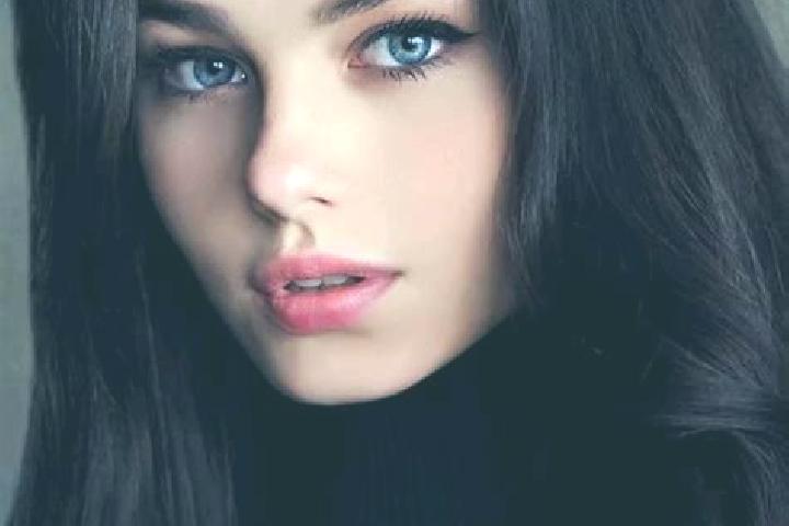 Ava, 23, a auburn dark-eyed slavic companion based in Uhwiesen. Offering GFE, Roleplay, A-Level, Massage. Available for incall and outcall, overnight booking...