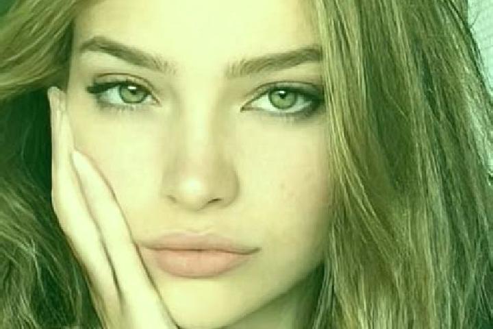 Ava, 23, a blonde brown-eyed latina companion based in Zakopane. Offering Party Girl, OWO, Travel Companion. Available for incall and outcall, day and evenin...