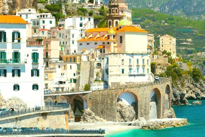 Ava, 23 — Escort in Dolzago, Italy