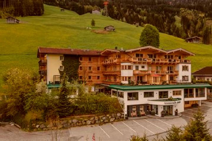 Ava, 23 — Escort in Strass im Zillertal, Austria