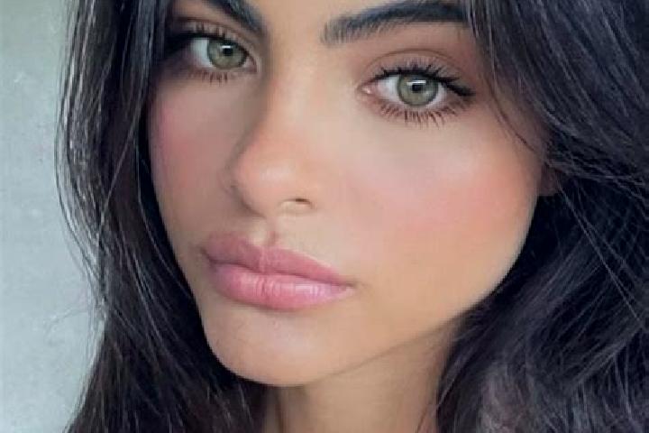 Ava, 26, a black hazel-eyed middle eastern companion based in Maresso. Offering Duos, Massage, A-Level. Available for incall and outcall, day and evening dates.