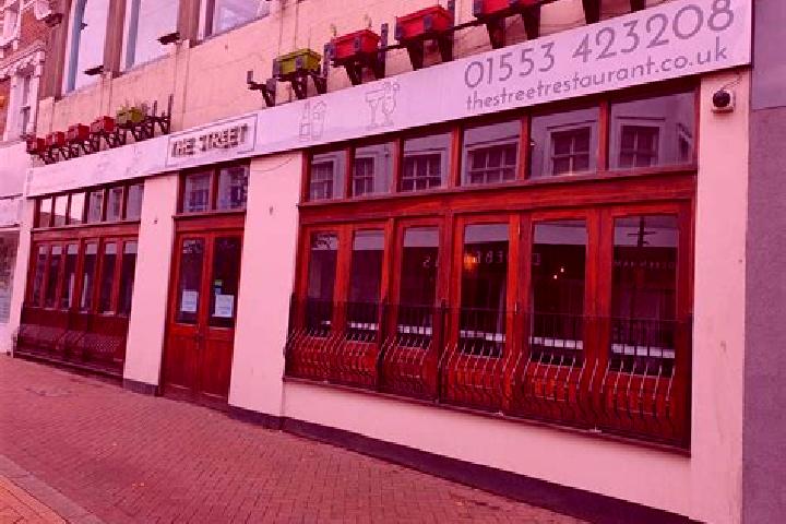 Ava, 26, a brunette dark-eyed indian companion based in Terrington St Clement. Offering Massage, Travel Companion, Party Girl. Available for incall and outca...