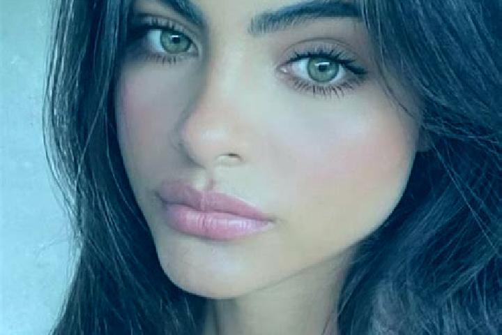 Ava, 26, a brunette green-eyed latina companion based in Chitado. Offering Erotic Massage, Deep French Kissing, Prostate Massage, Dinner Date. Available for ...