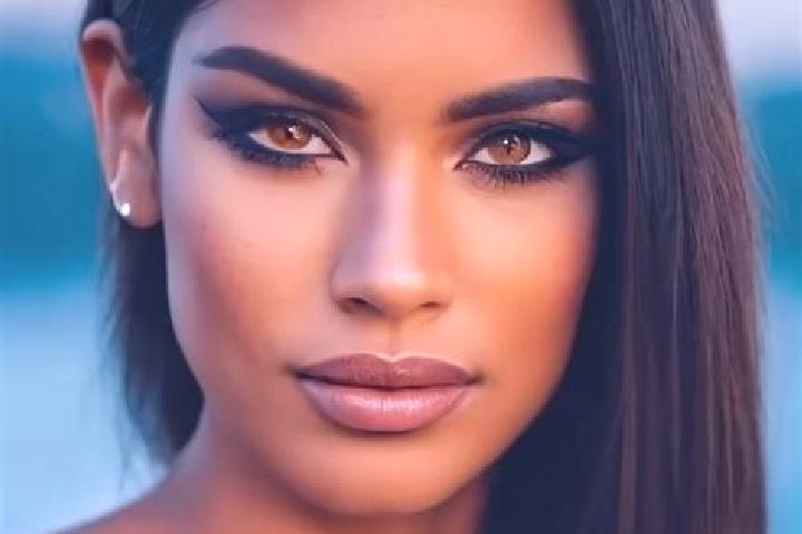 Ava, 28, a chestnut green-eyed latina companion based in Cetlalpan. Offering CIM, Couples, BDSM, Party Girl. Available for incall and outcall, overnight book...