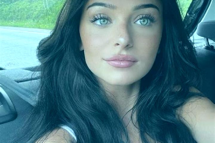 Ava, 29, a black green-eyed caucasian companion based in Morasverdes. Offering GFE, Party Girl. Available for incall and outcall, day and evening dates.