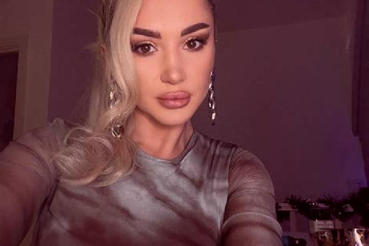 Ava, 30, a blonde brown-eyed indian companion based in Alfauir. Offering GFE, Duos, Domination, Dinner Date. Available for incall and outcall, day and evenin...