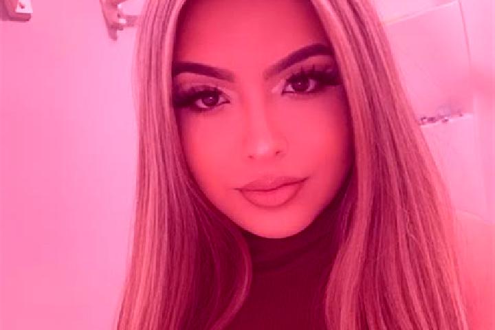 Ava, 32, a blonde amber-eyed latina companion based in Badia. Offering Roleplay, Deep French Kissing. Available for incall and outcall, day and evening dates.