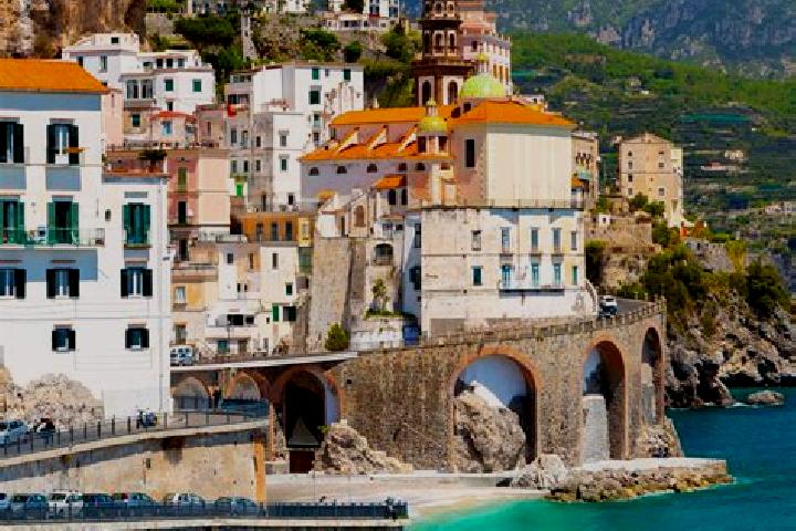 Ava, 33 — Escort in Cervasca, Italy