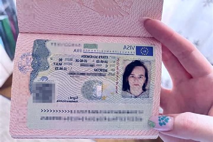 Ava, 33 — Escort in Mercury, France