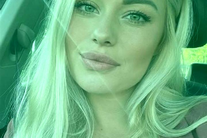 Ava, 34, a blonde hazel-eyed caucasian companion based in South Murwillumbah. Offering Striptease, Fetish, Roleplay, GFE. Available for incall and outcall, d...