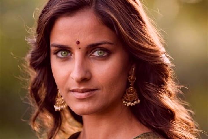 Ava, 34, a brunette green-eyed indian companion based in Leinzell. Offering 69, Erotic Massage, Prostate Massage, BDSM. Available for incall and outcall, day...