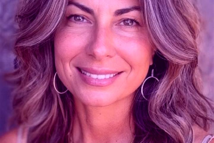 Ava, 34, a brunette grey-eyed latina companion based in Santa Catalina. Offering Dinner Date, Prostate Massage, Duos, 69. Available for incall and outcall, o...
