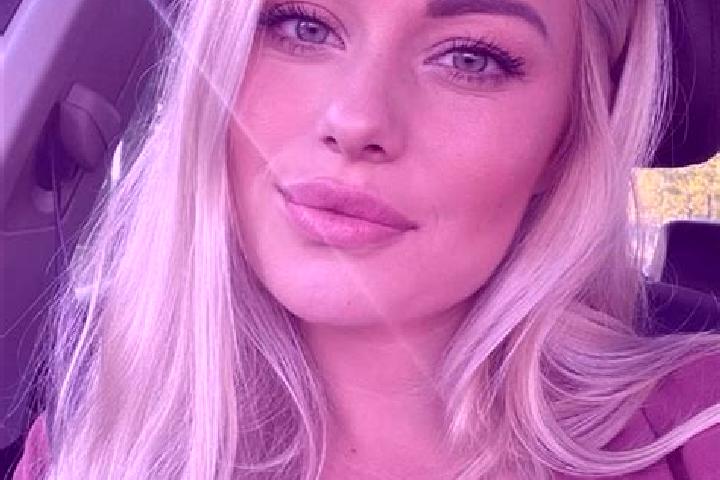 Ava, 35, a blonde hazel-eyed middle eastern companion based in Omawewozonyanda. Offering CIM, Prostate Massage, Couples, Domination. Available for incall and...